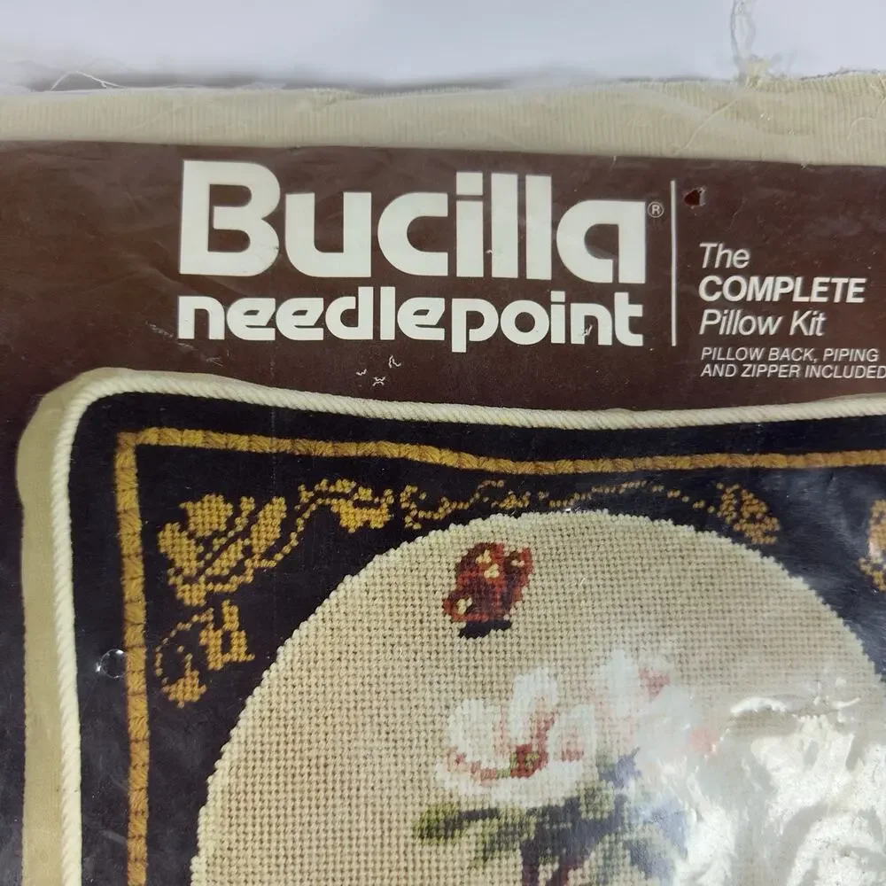Vtg Bucilla Needlepoint Pillow Kit 4277 